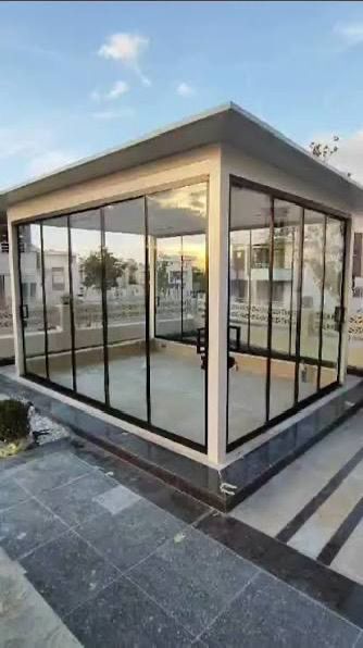 السقف الزجاجي (سكاي لايت)